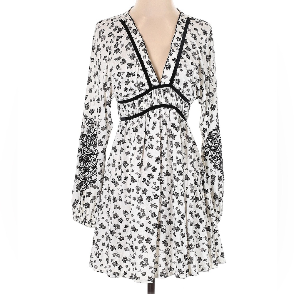 NWT Topshop Floral Black & White Long Sleeve Plunge Neck Mini Dress